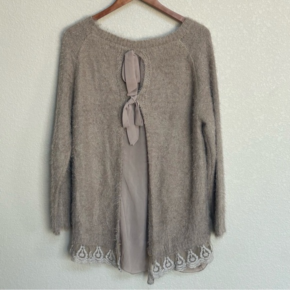 A’reve Women’s Size Medium Beige Knit Lace Hem Bow Open Back Pullover - Picture 2 of 6